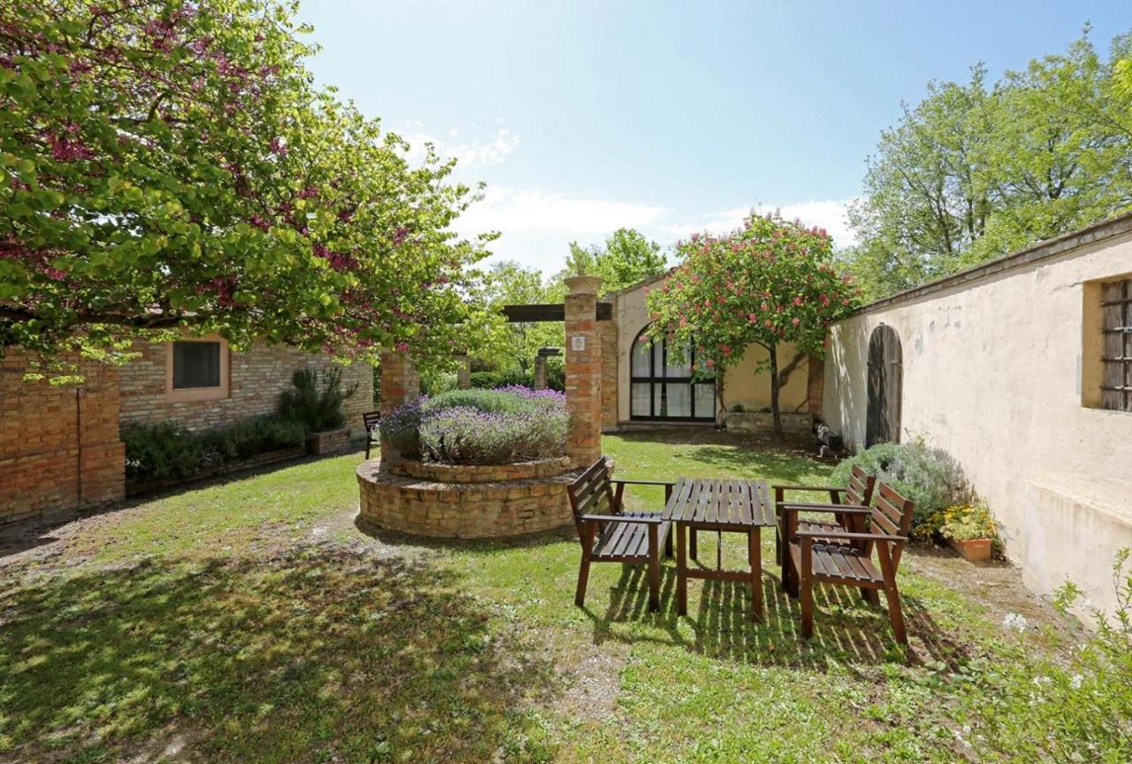 Agriturismo Macciangrosso Casale Piccolomini Чиуси Экстерьер фото